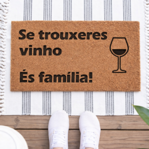 Tapete de Entrada “Se Troxeres Vinho, És Familia!”